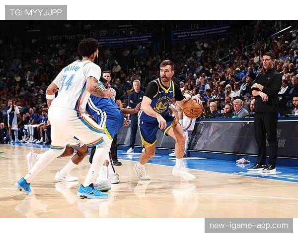 约翰逊挡拆制造多次得分机会显著提升勇士进攻效率