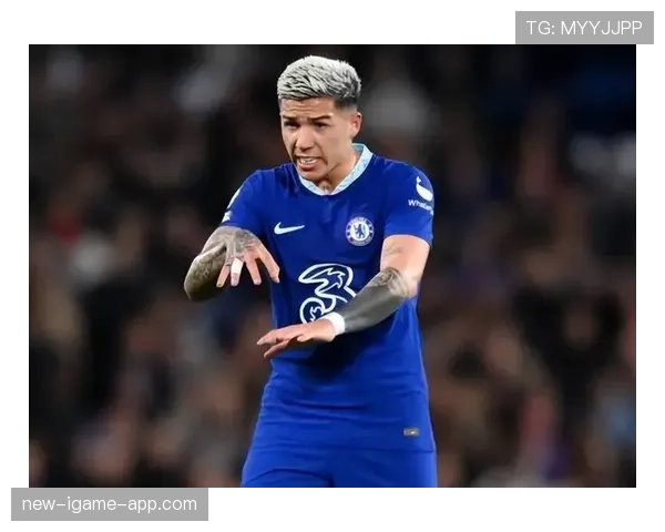 乌加特的战术进化：从防守破坏者到中场过渡枢纽的角色转变解析